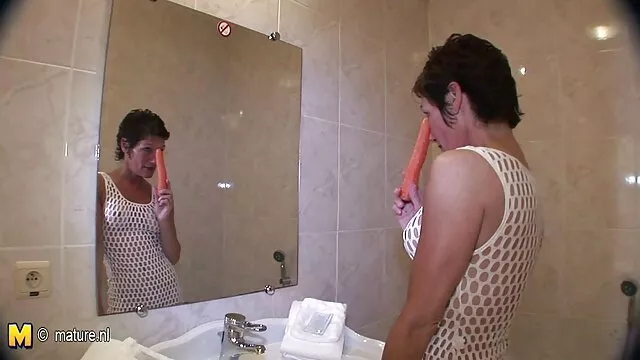 私のお母さんは彼女の猫を食べるために夜中に来ています 無料 av 動画 女性 用