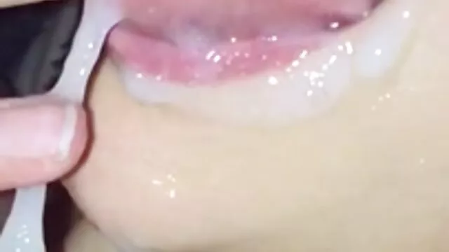 夜の避難所では、この雌犬はコックを吸う 女性 向け av 無料 動画