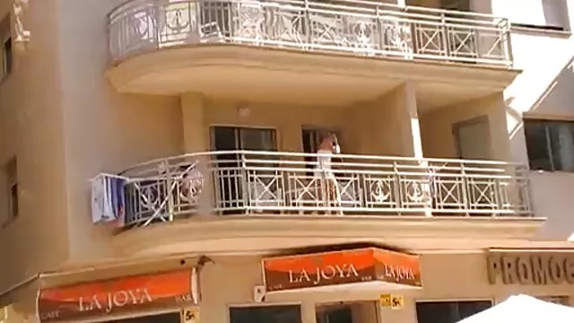 彼女は大きなお尻を持っています 女性 向け エッチ な 無料 動画