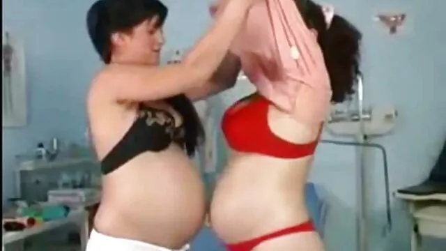 彼女は彼女の夫にフェラチオを与えるためにマスクを置く セックス 動画 無料 女性 向け