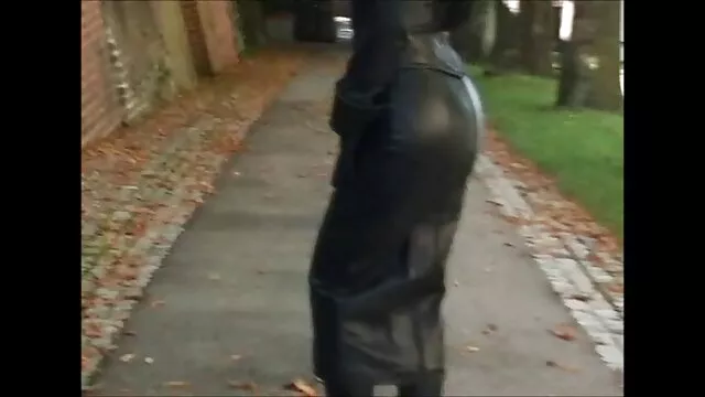 彼女のお尻の中には誰も彼女の乗馬コックのように 女性 の ため の av 動画