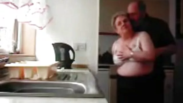 彼女の顔に液体のスプラッシュの大きなショットでアンナベルピーク av 女性 向け 動画