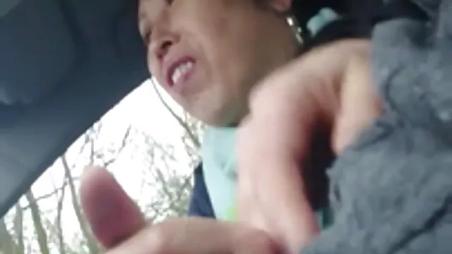小さな女の子がい彼女の滑りぬいぐるみ温牛乳 av 女性 用 無料